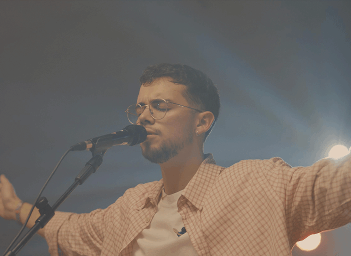 Enoc Parra presenta su nuevo sencillo de adoración Lo que necesito