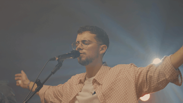 Enoc Parra presenta su nuevo sencillo de adoración Lo que necesito