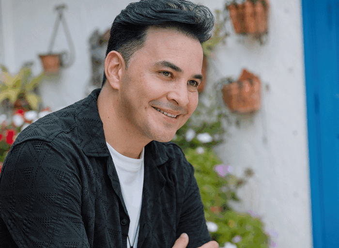 Emir Sensini presenta No sueltas mi mano, una declaración de fe y confianza