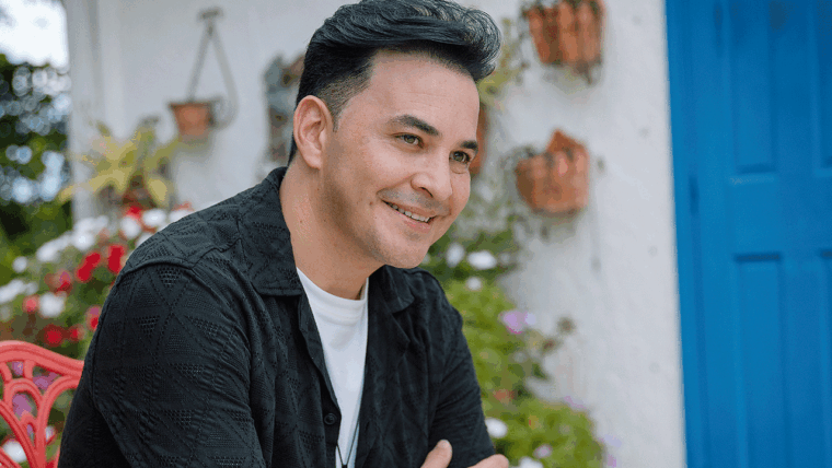 Emir Sensini presenta No sueltas mi mano, una declaración de fe y confianza