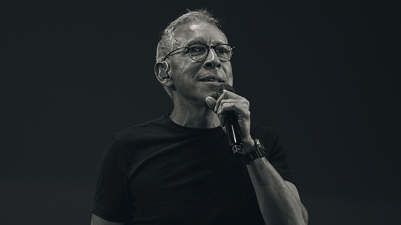 Marco Barrientos lanza su tema Que ruja el león