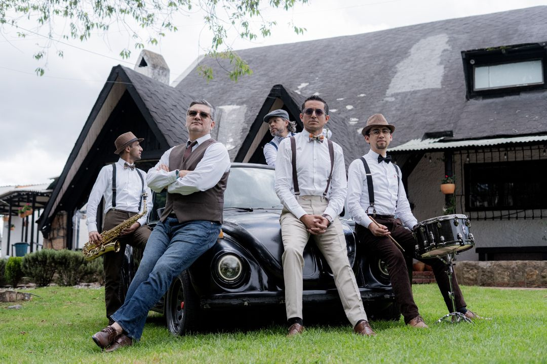 Vasija de Barro presenta Si Dios Conmigo Está junto a Coalo Zamorano