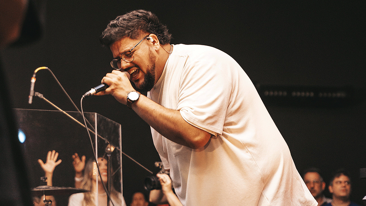 El cantautor argentino Eric Bustamante lanza Él es digno