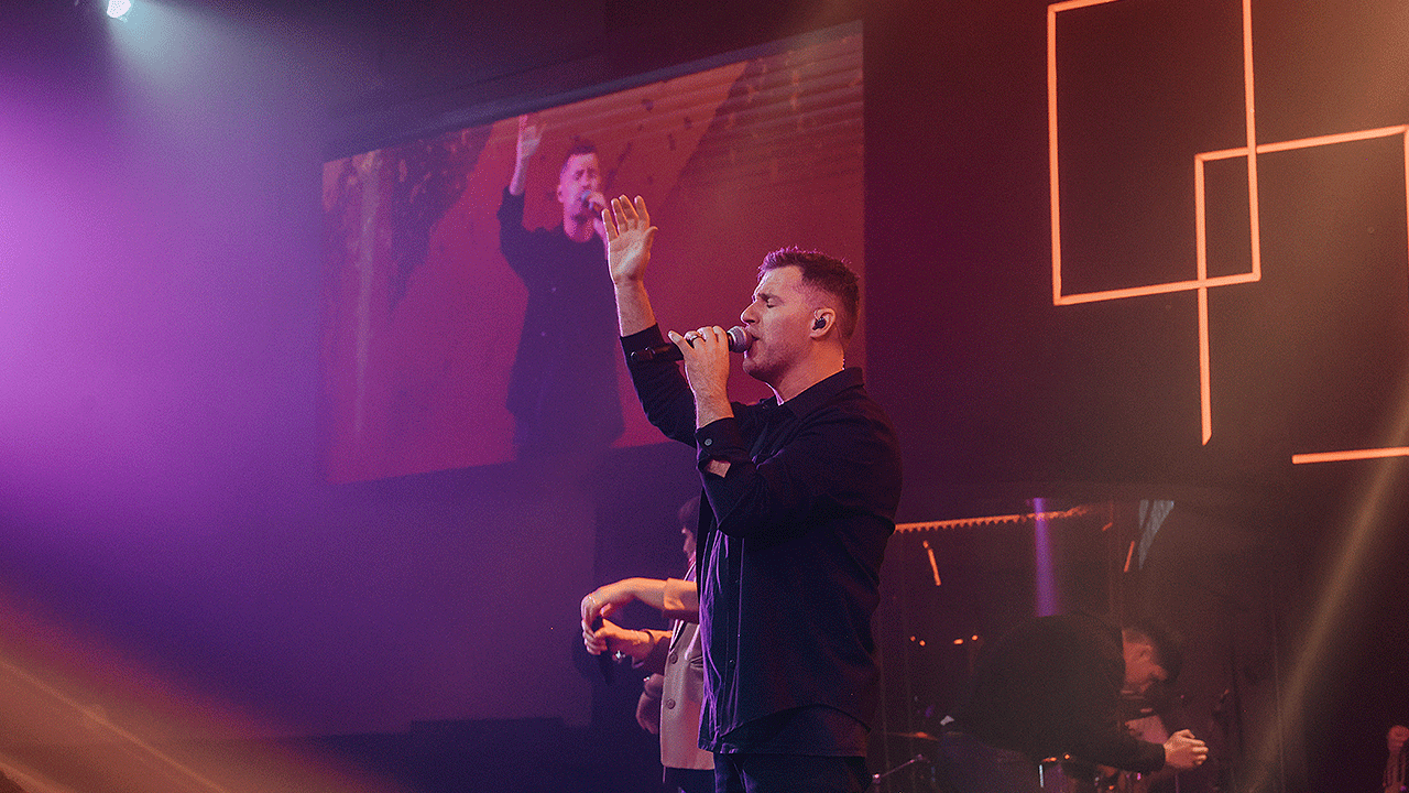 Toni Romero: Como en el cielo, su nuevo sencillo en vivo