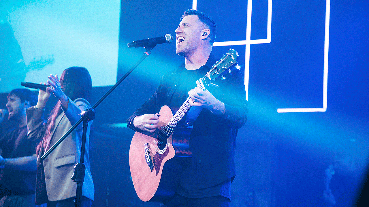 En tu nombre, con Toni Romero y Factor de Cambio