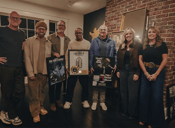 Jon Reddick recibe sus primeras certificaciones de Oro de la RIAA