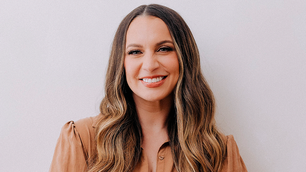 Christine D’Clario presenta su libro Sanando en el desierto