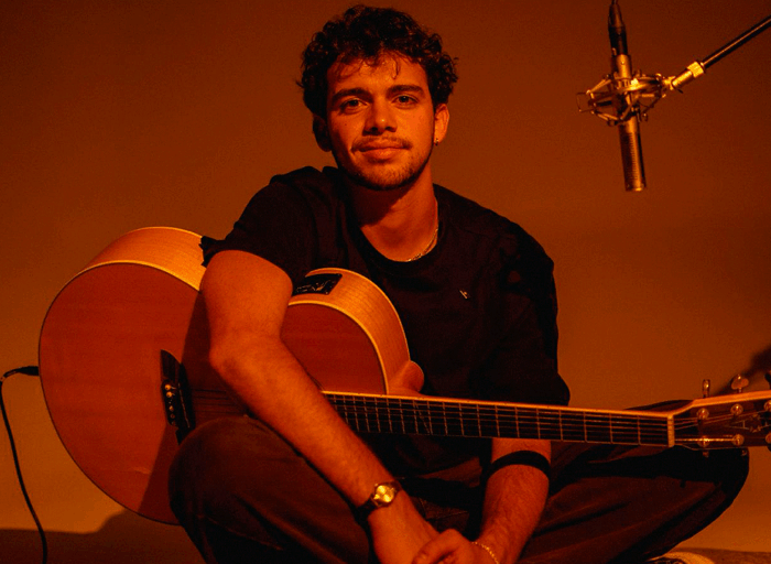 Enoc Parra lanza Espontáneo + Volvamos al inicio, un sencillo acústico