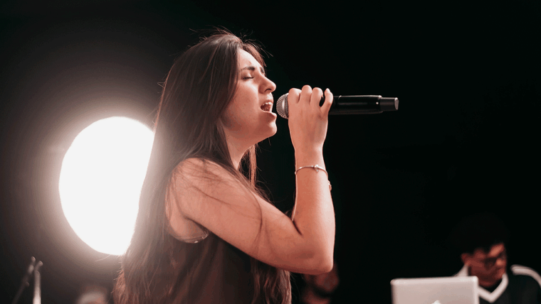 Factor de Cambio lanza No hay otro nombre