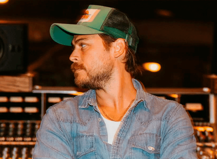Cory Asbury regresa a la adoración con Outsing The Angels