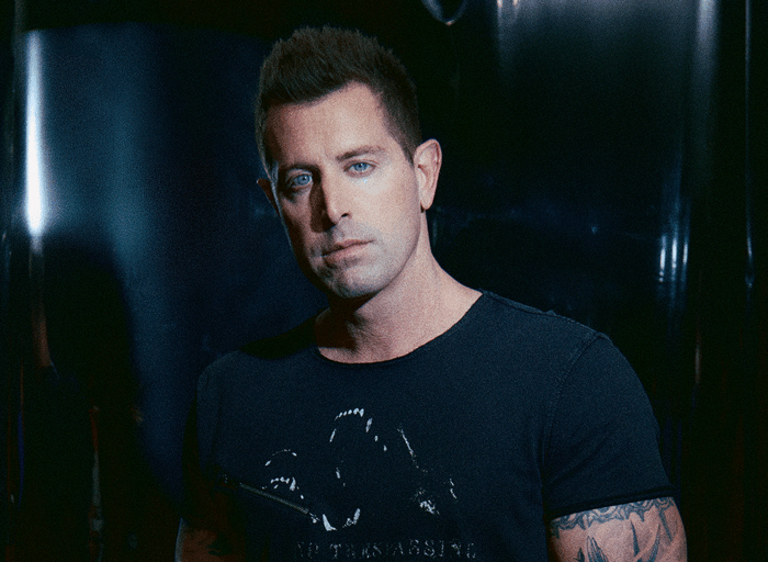 Revival, un himno de rendición y renovación espiritual de Jeremy Camp