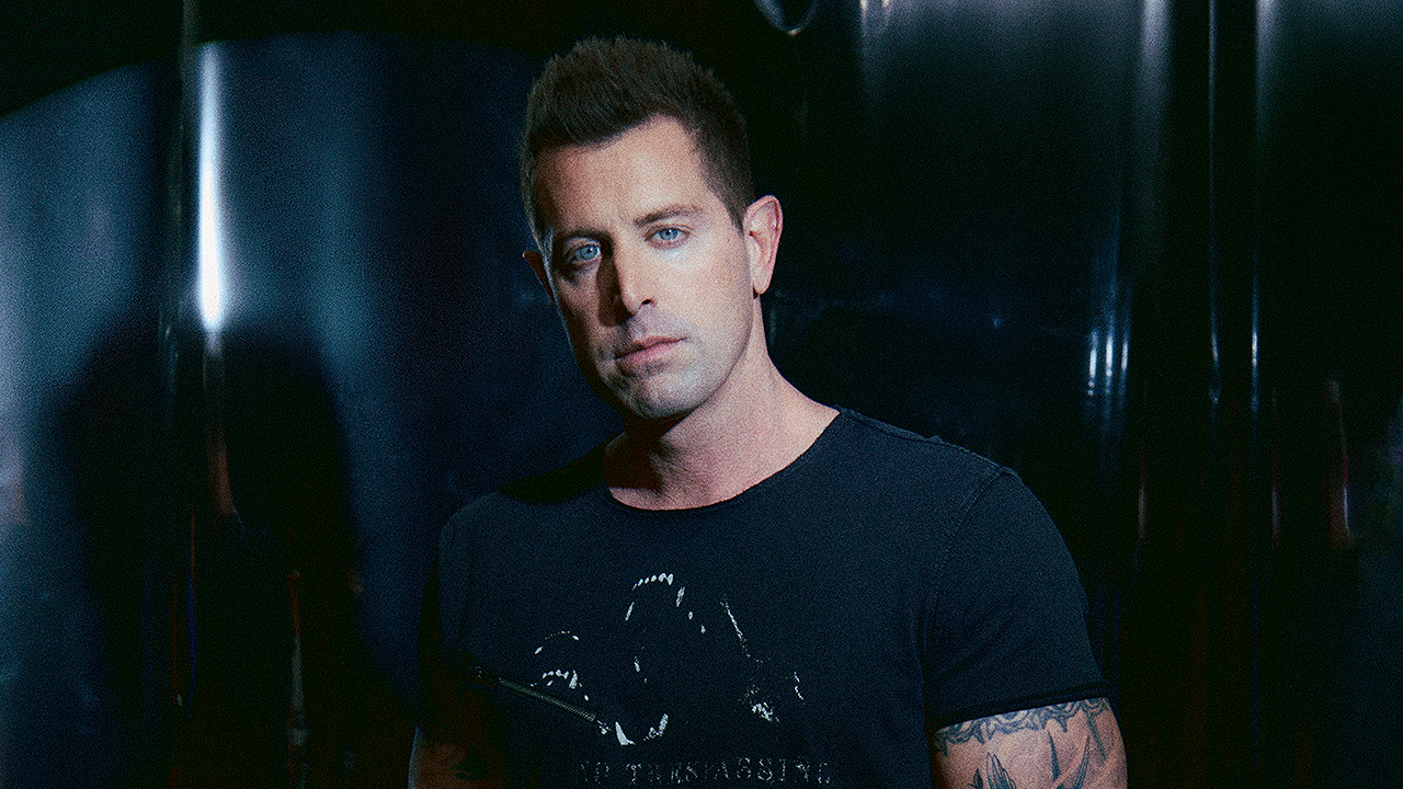 Revival, un himno de rendición y renovación espiritual de Jeremy Camp