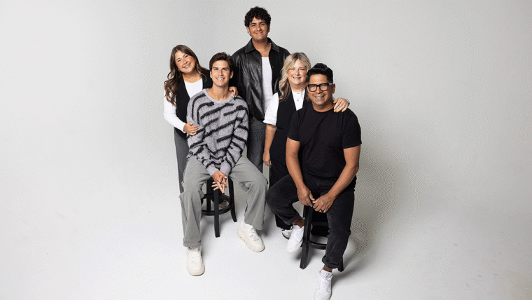 Daniel Calveti presenta «LA CASA DE PAPÁ» junto a sus hijos